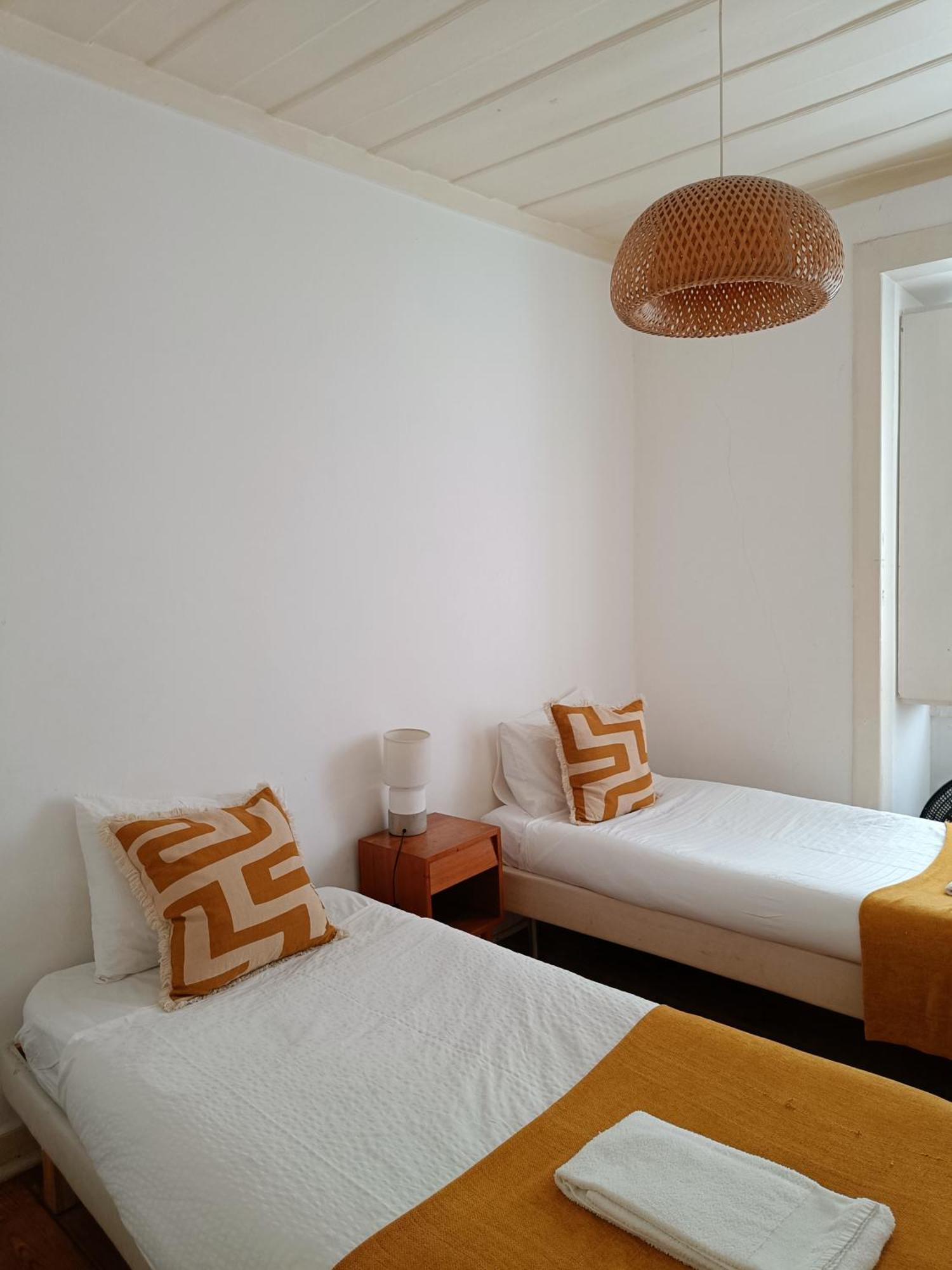 Stunning Apartment Near Chiado Lisbon Exterior photo