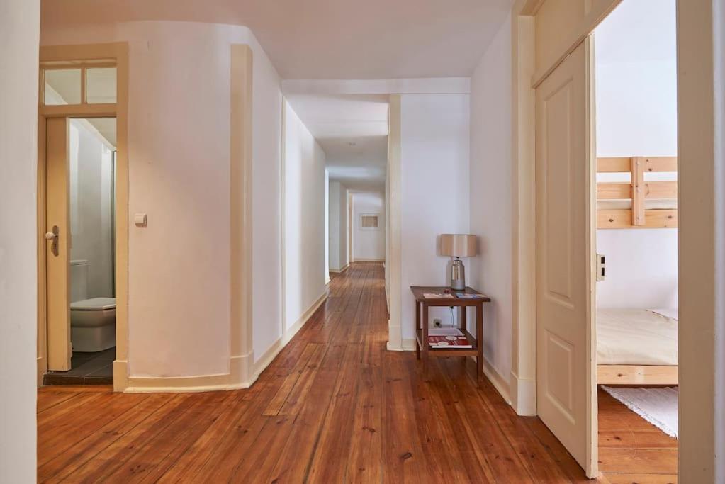 Stunning Apartment Near Chiado Lisbon Exterior photo