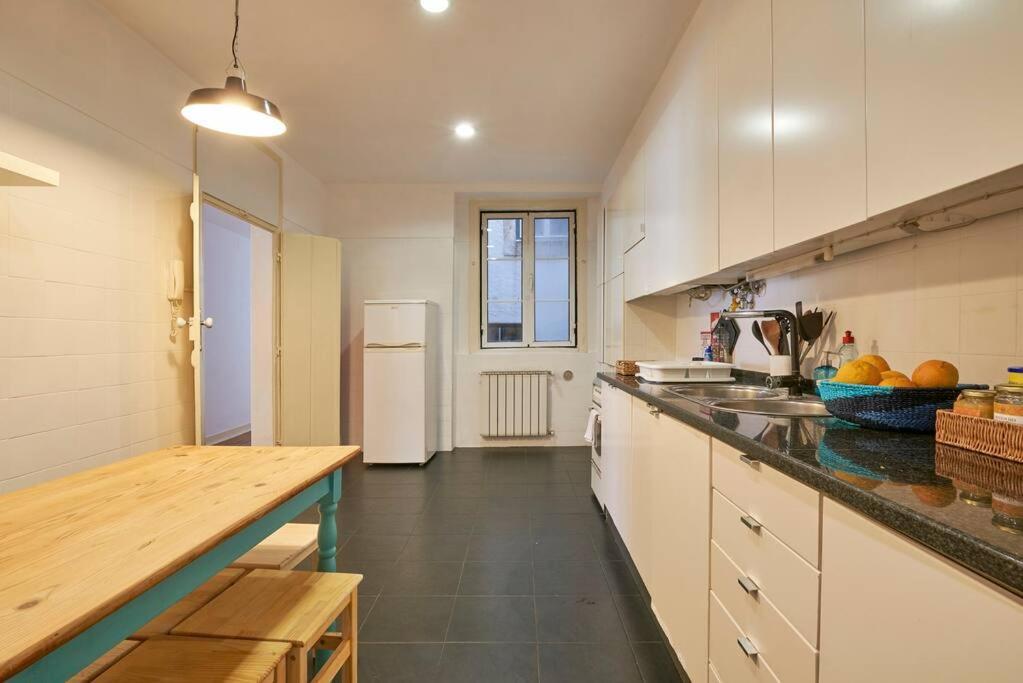 Stunning Apartment Near Chiado Lisbon Exterior photo