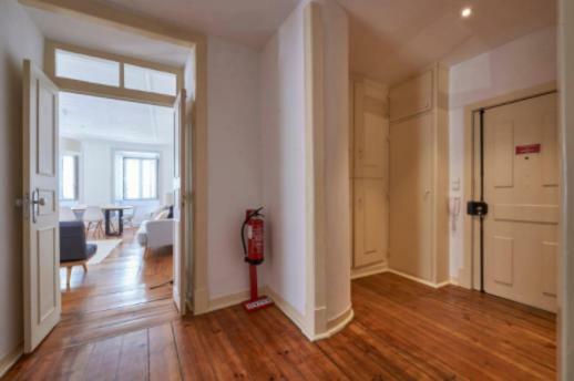 Stunning Apartment Near Chiado Lisbon Exterior photo
