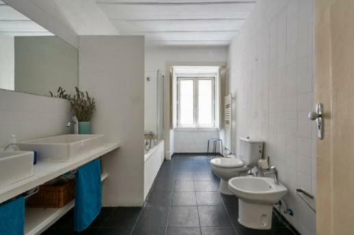 Stunning Apartment Near Chiado Lisbon Exterior photo